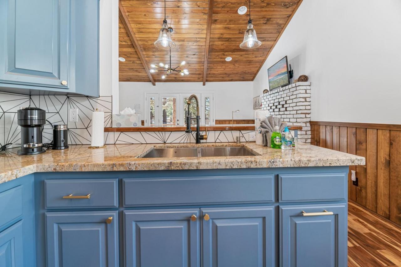 Yellow Pine Lodge - Charming Cottage Style Cabin With Peak-A-Boo Lake And Mountain Views Big Bear Lake Eksteriør billede